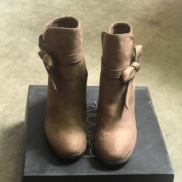 Taupe suede belt wrapped chunky heel booties - Picture 3 of 4